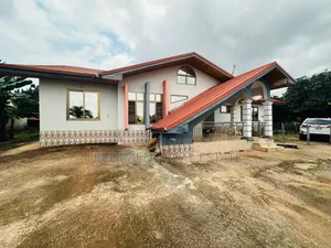 5bdrm House in Fredimens Real, Atwima Kwanwoma for sale