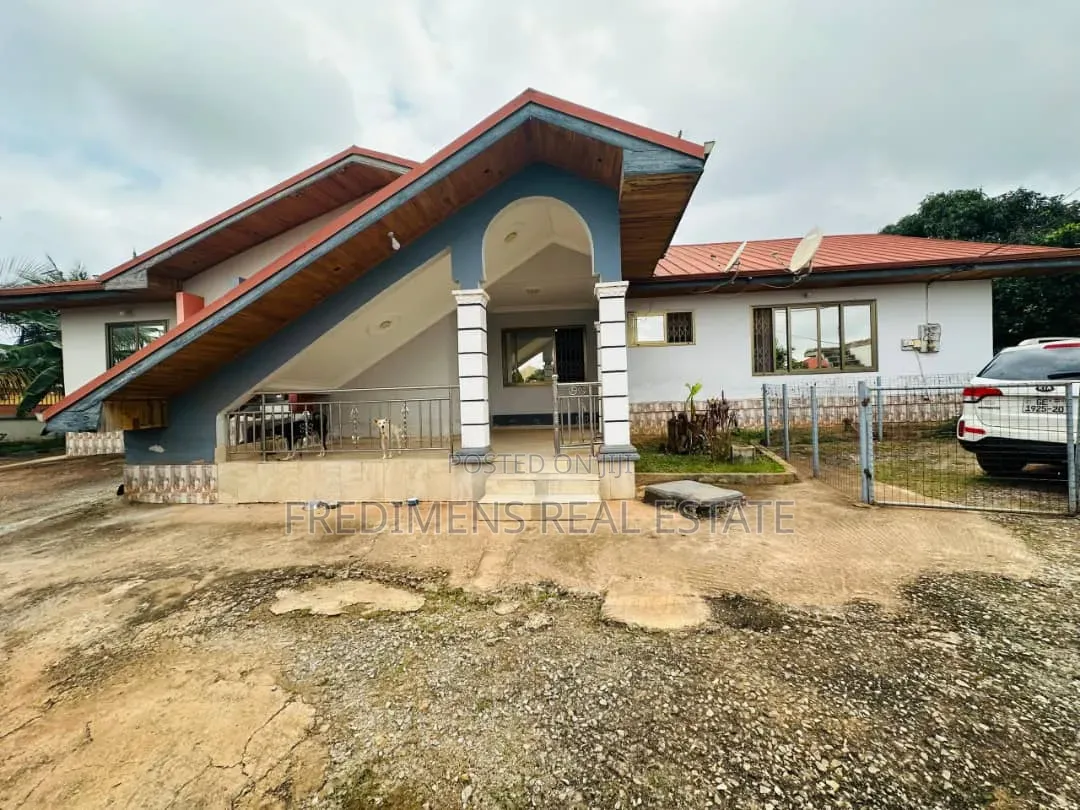 5bdrm House in Fredimens Real, Atwima Kwanwoma for sale