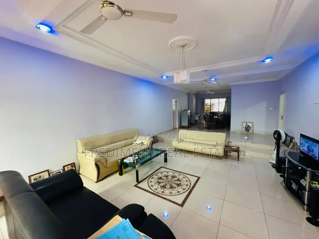 5bdrm House in Fredimens Real, Atwima Kwanwoma for sale