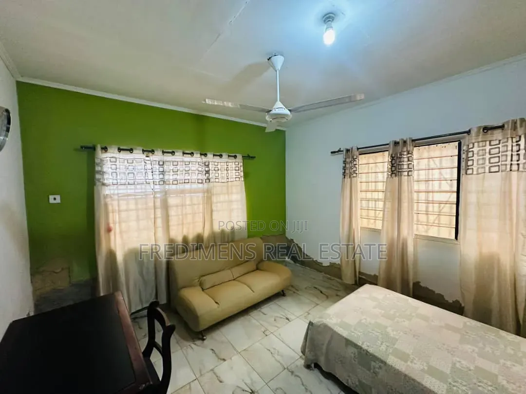 5bdrm House in Fredimens Real, Atwima Kwanwoma for sale