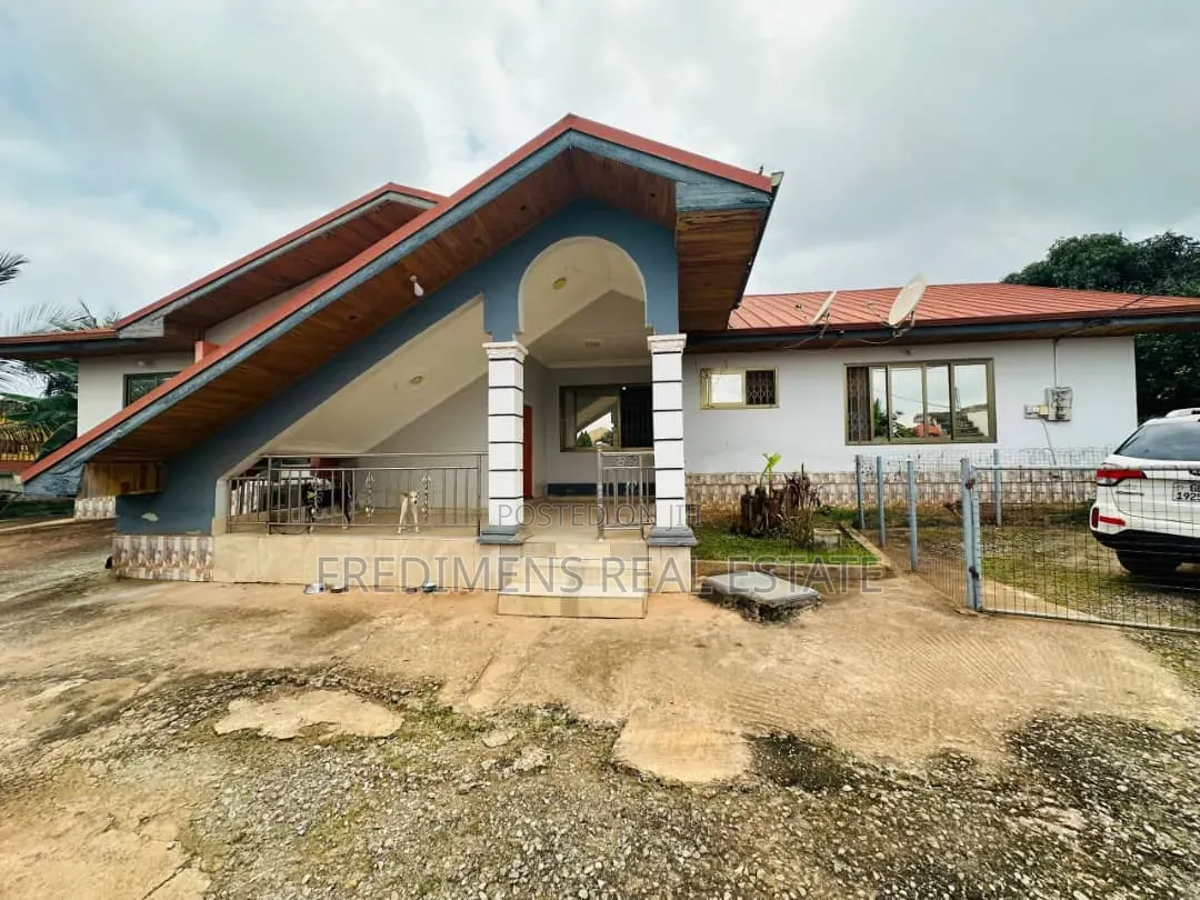 5bdrm House in Fredimens Real, Atwima Kwanwoma for sale