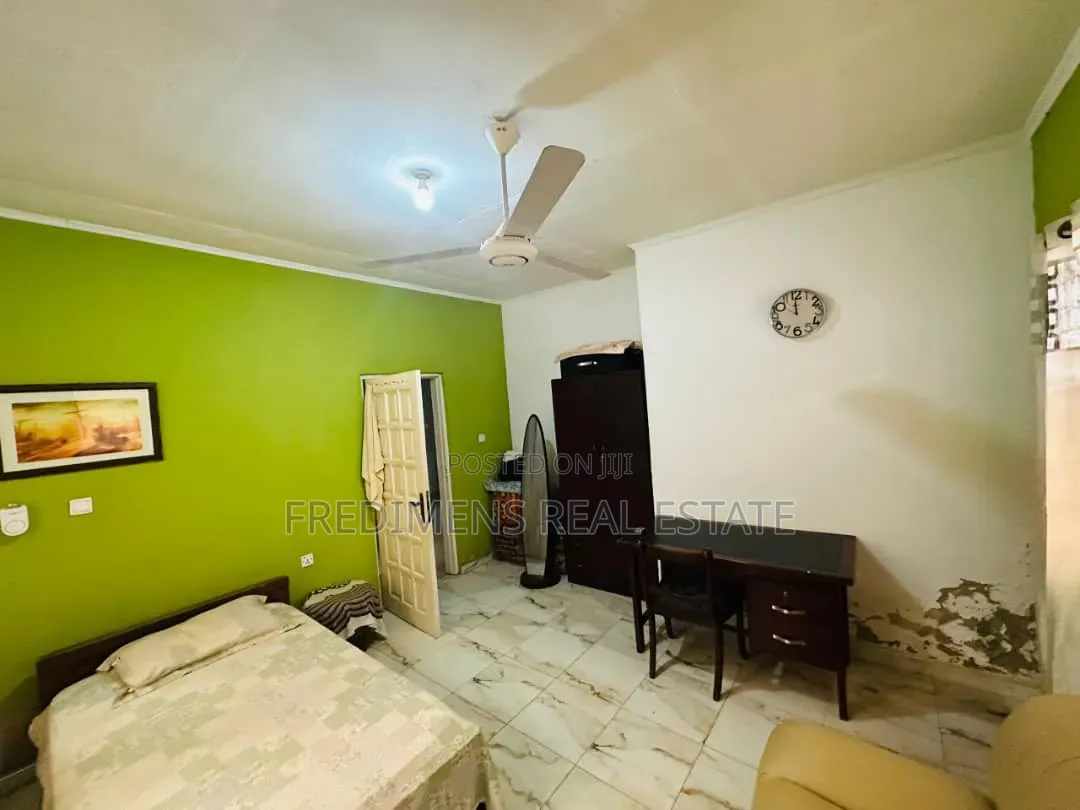 5bdrm House in Fredimens Real, Atwima Kwanwoma for sale