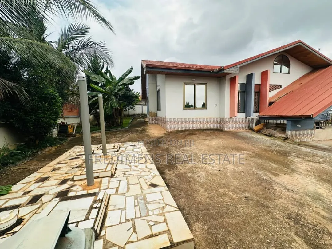 5bdrm House in Fredimens Real, Atwima Kwanwoma for sale