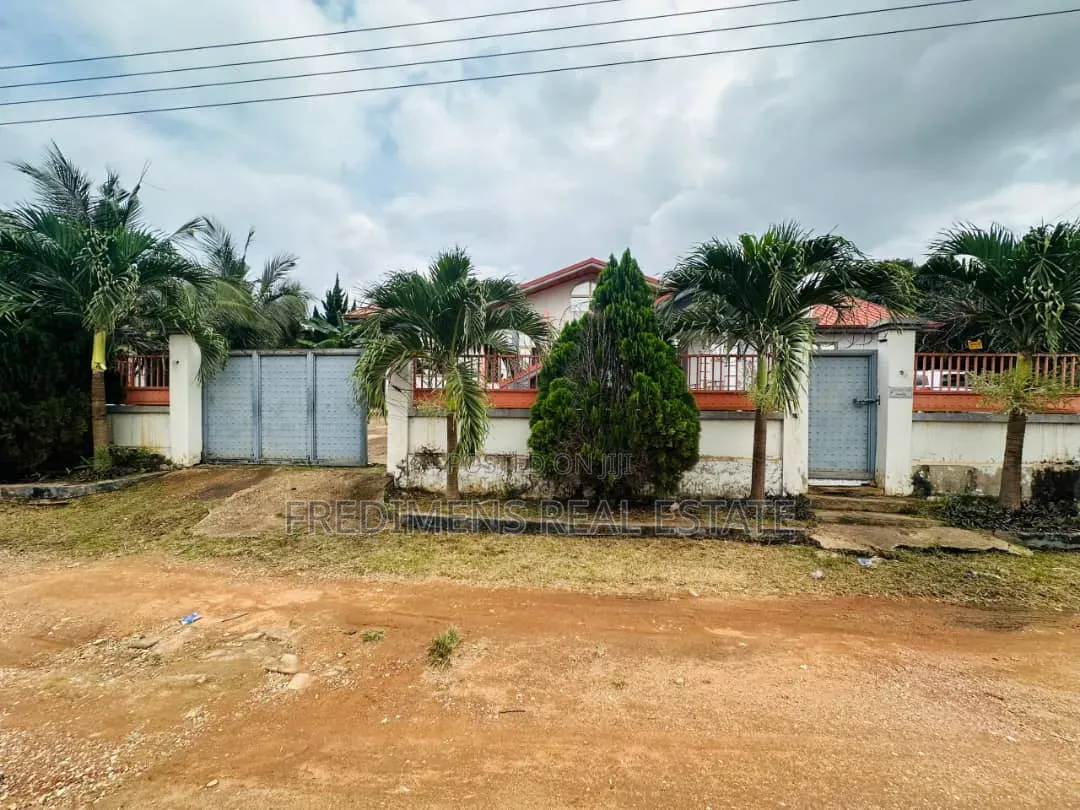 5bdrm House in Fredimens Real, Atwima Kwanwoma for sale