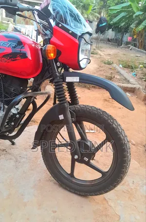 Bajaj Boxer 2025 Red