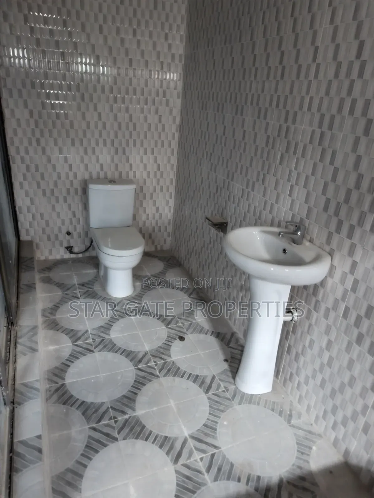 5bdrm House in Akropong ( Osei Tutu, Kumasi Metropolitan for sale