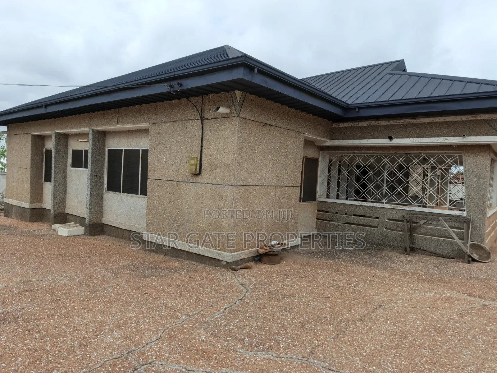 5bdrm House in Suame, Kumasi Metropolitan for sale