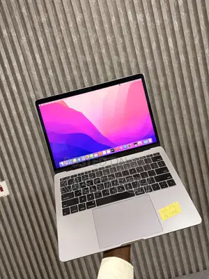Laptop Apple MacBook Pro 2017 16GB Intel Core i7 SSD 256GB
