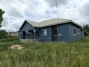 5bdrm House in Abuakwa Akropong, Atwima Nwabiagya for sale