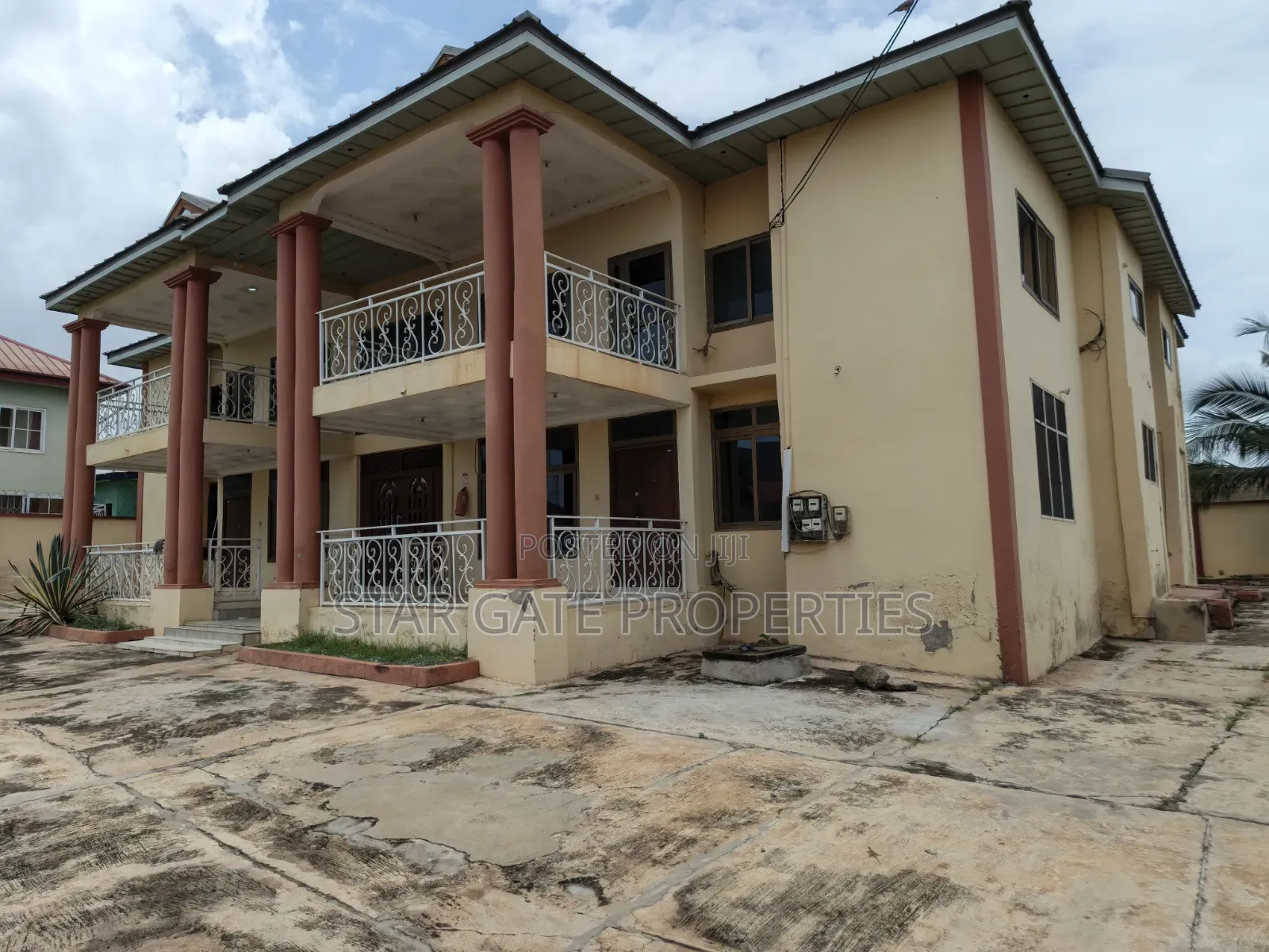 8bdrm House in Ejisu for sale
