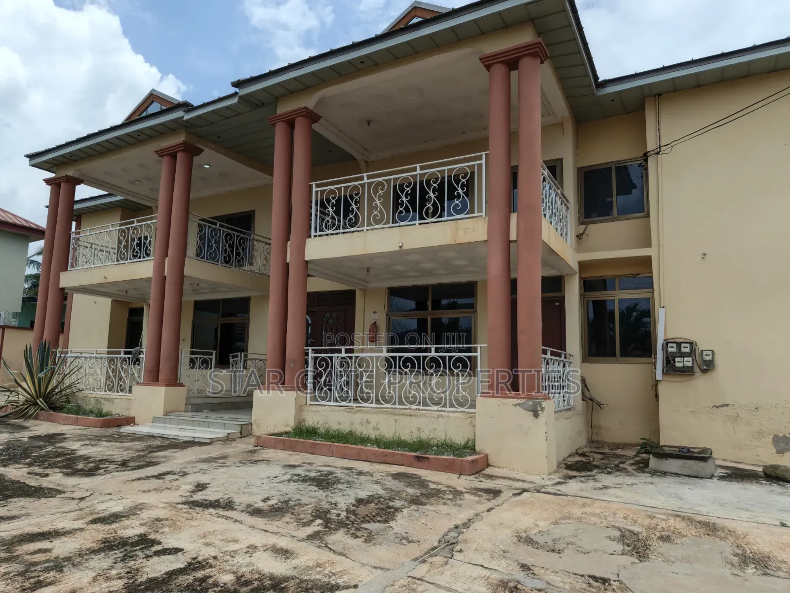 8bdrm House in Ejisu for sale