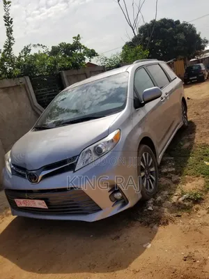 Toyota Sienna Limited (3.5L 6cyl 8A) 2018 Silver