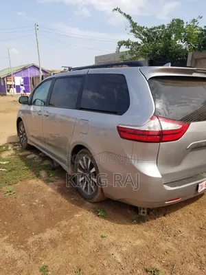 Toyota Sienna Limited (3.5L 6cyl 8A) 2018 Silver
