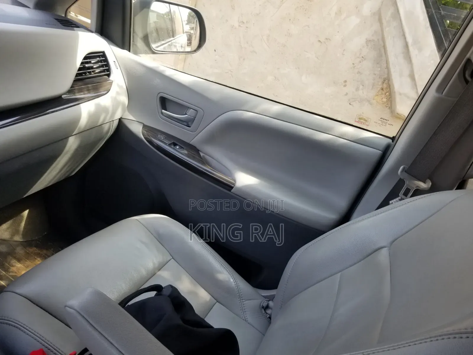 Toyota Sienna Limited (3.5L 6cyl 8A) 2018 Silver