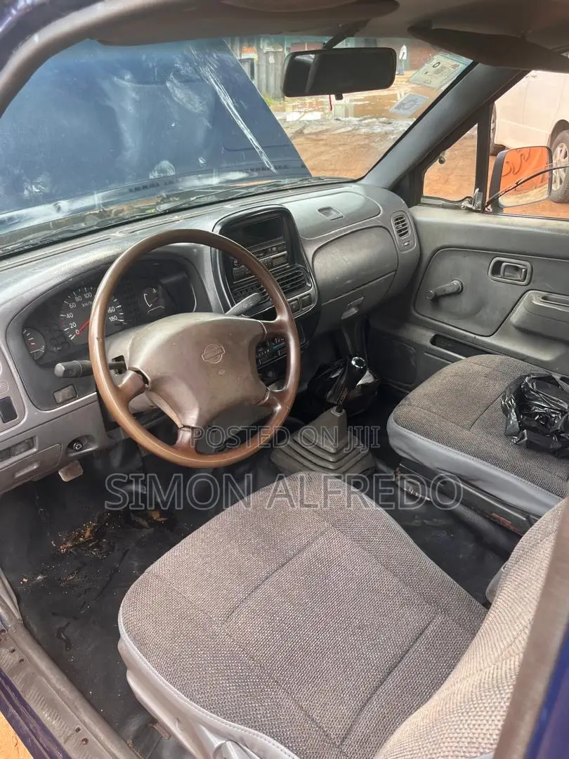 Nissan Hardbody 2004 Blue