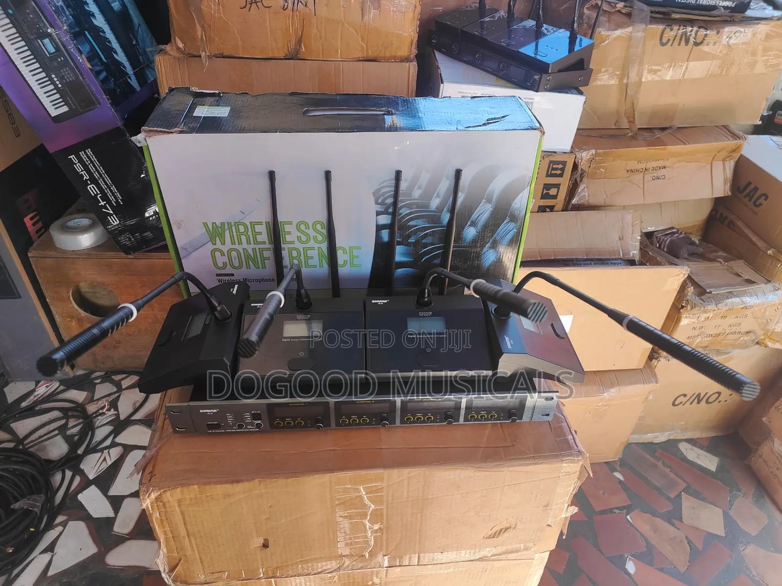 Shure a-4 4-in-1 Digital Wireless Conference Microphones
