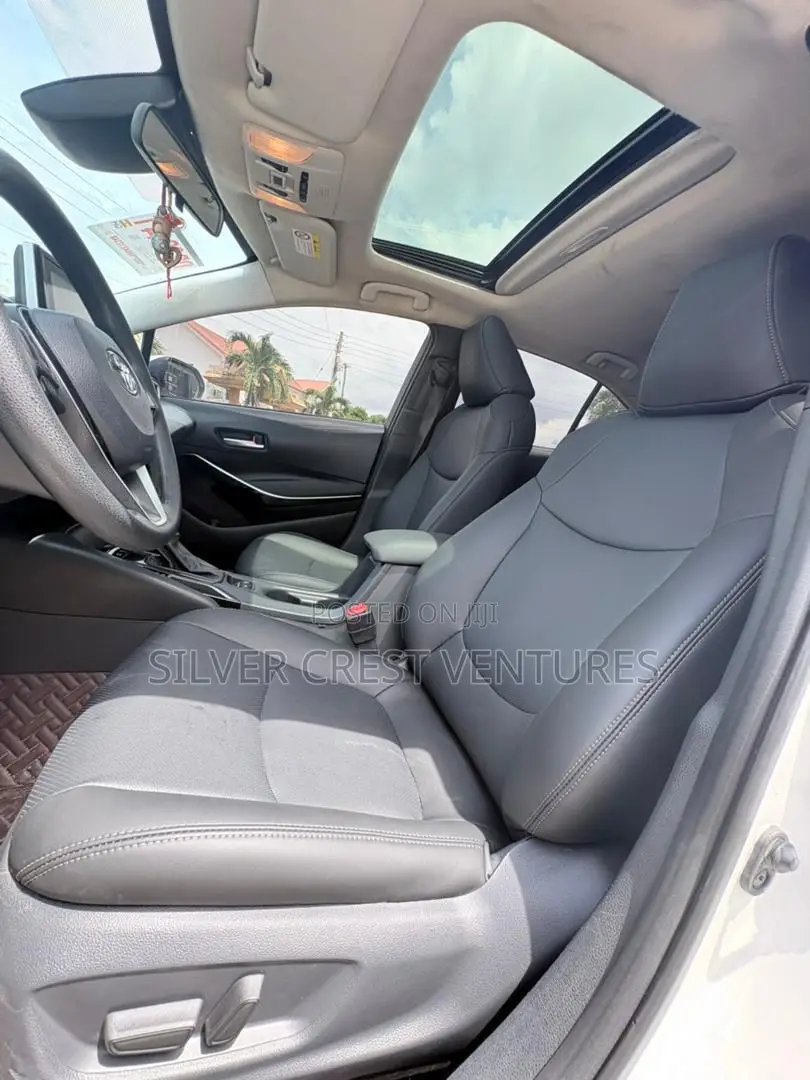 Toyota Corolla XLE 2021 White