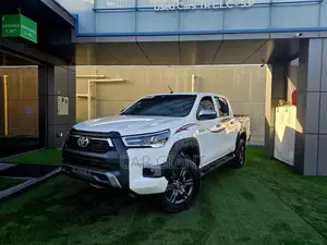 Toyota Hilux 2025 White