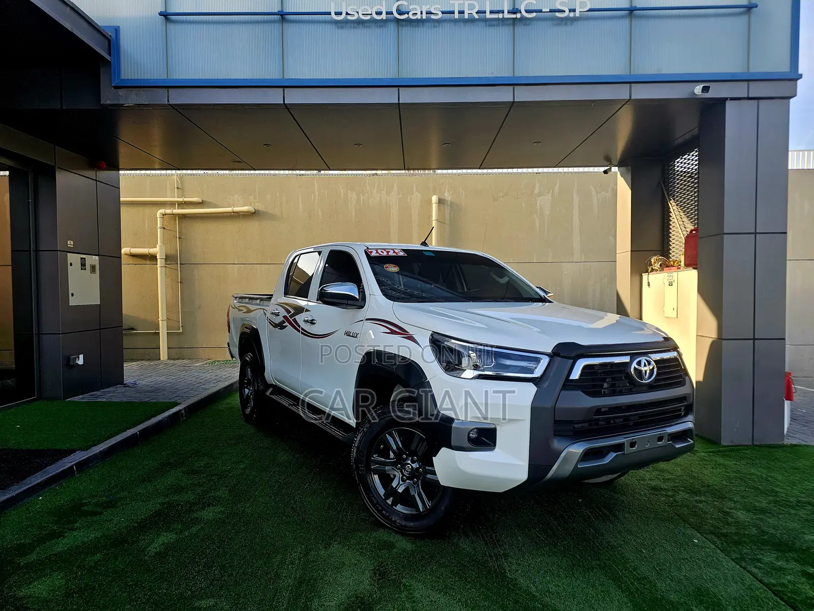 Toyota Hilux 2025 White