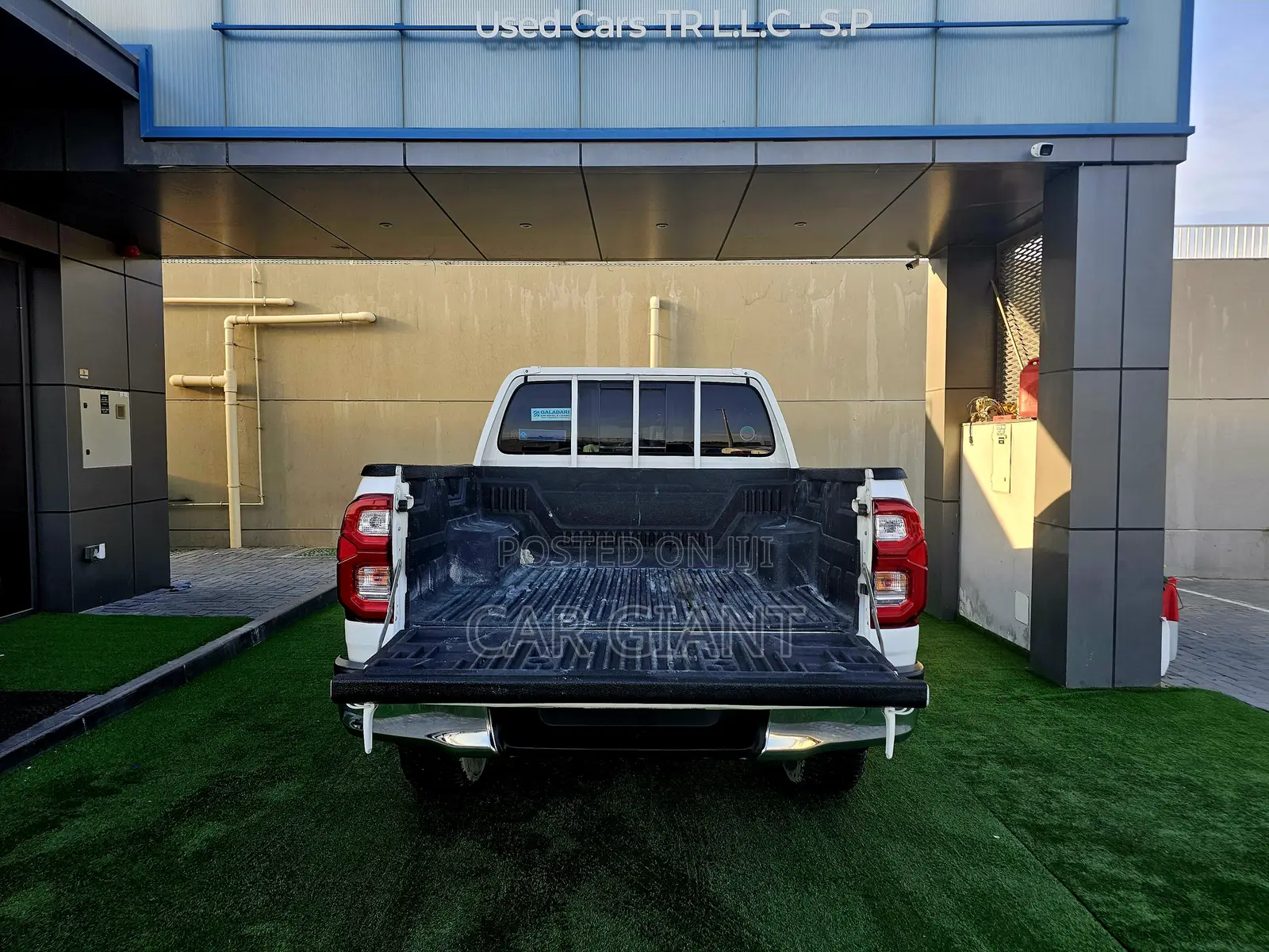 Toyota Hilux 2025 White