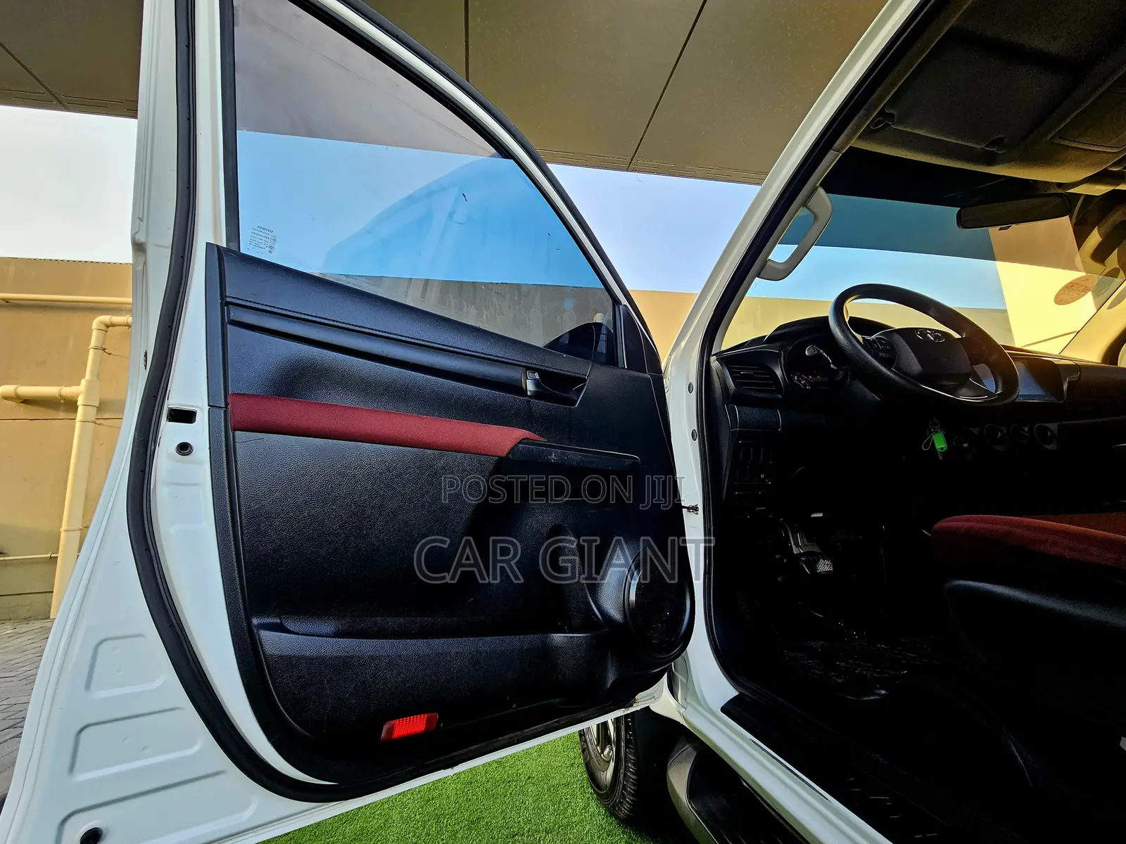 Toyota Hilux 2025 White