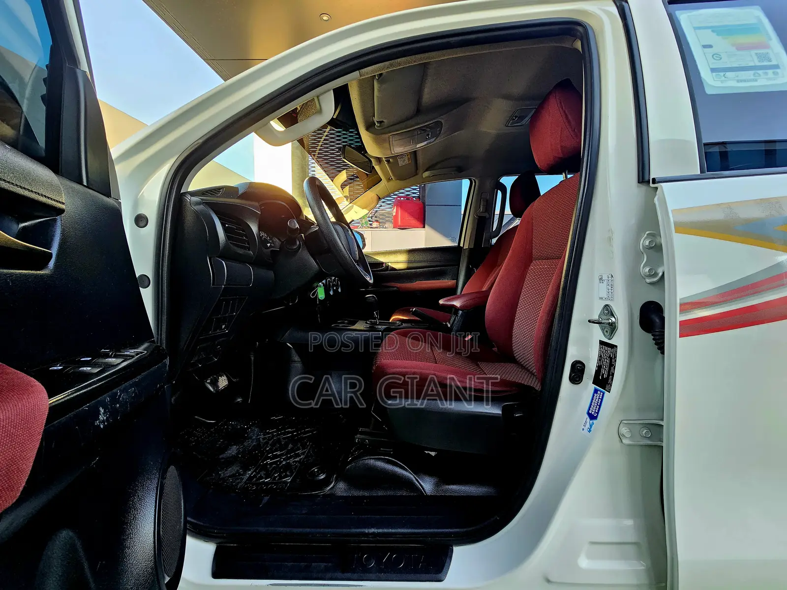 Toyota Hilux 2025 White