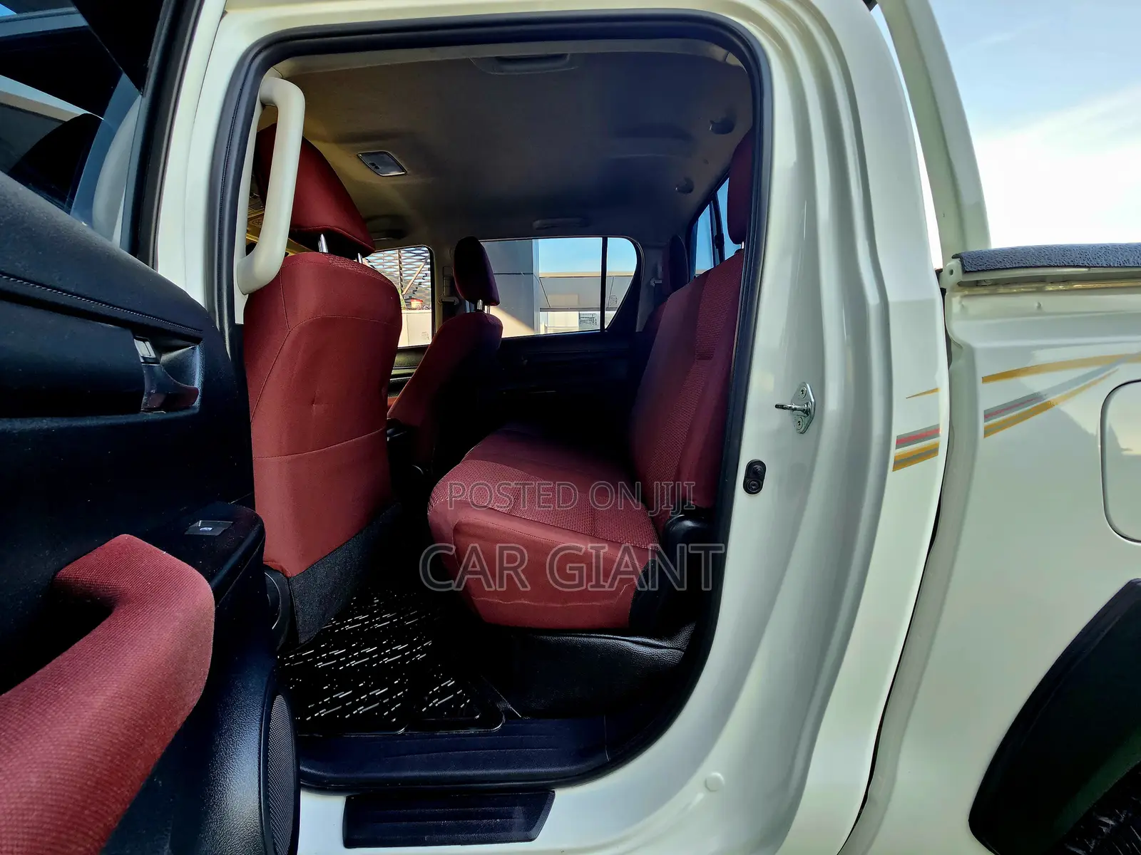 Toyota Hilux 2025 White