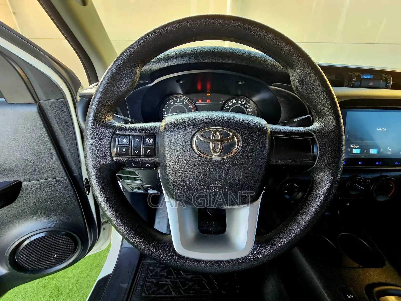 Toyota Hilux 2025 White