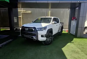 Toyota Hilux 2024 White