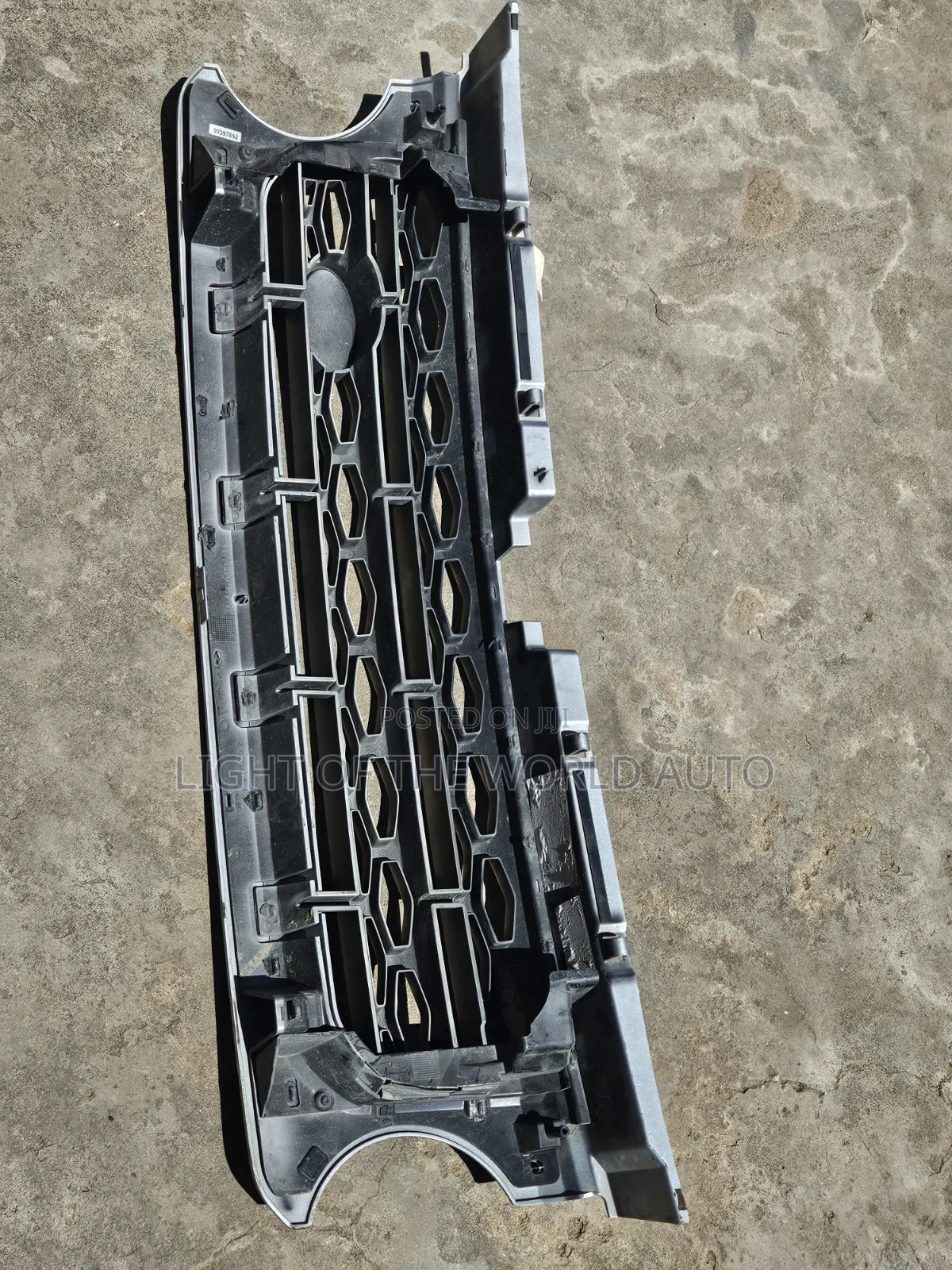 Land Rover Discovery 4 Front Grille 2015