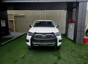 Toyota Hilux 2022 White