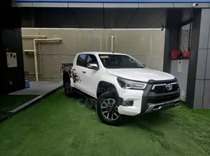Toyota Hilux 2022 White