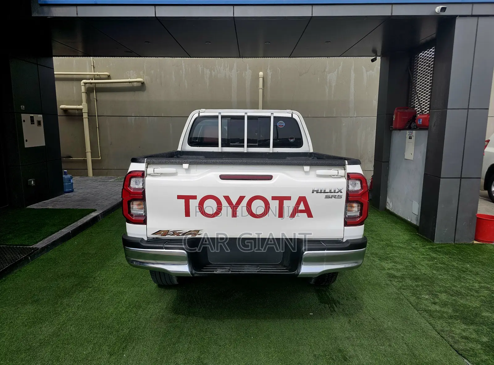 Toyota Hilux 2022 White