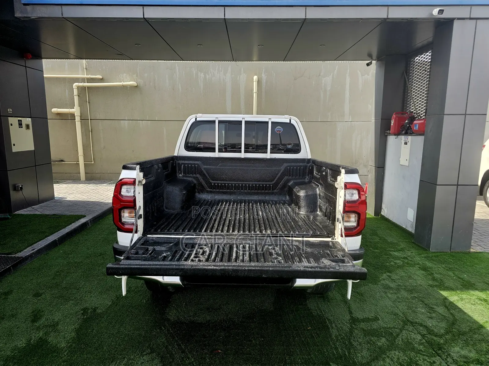 Toyota Hilux 2022 White