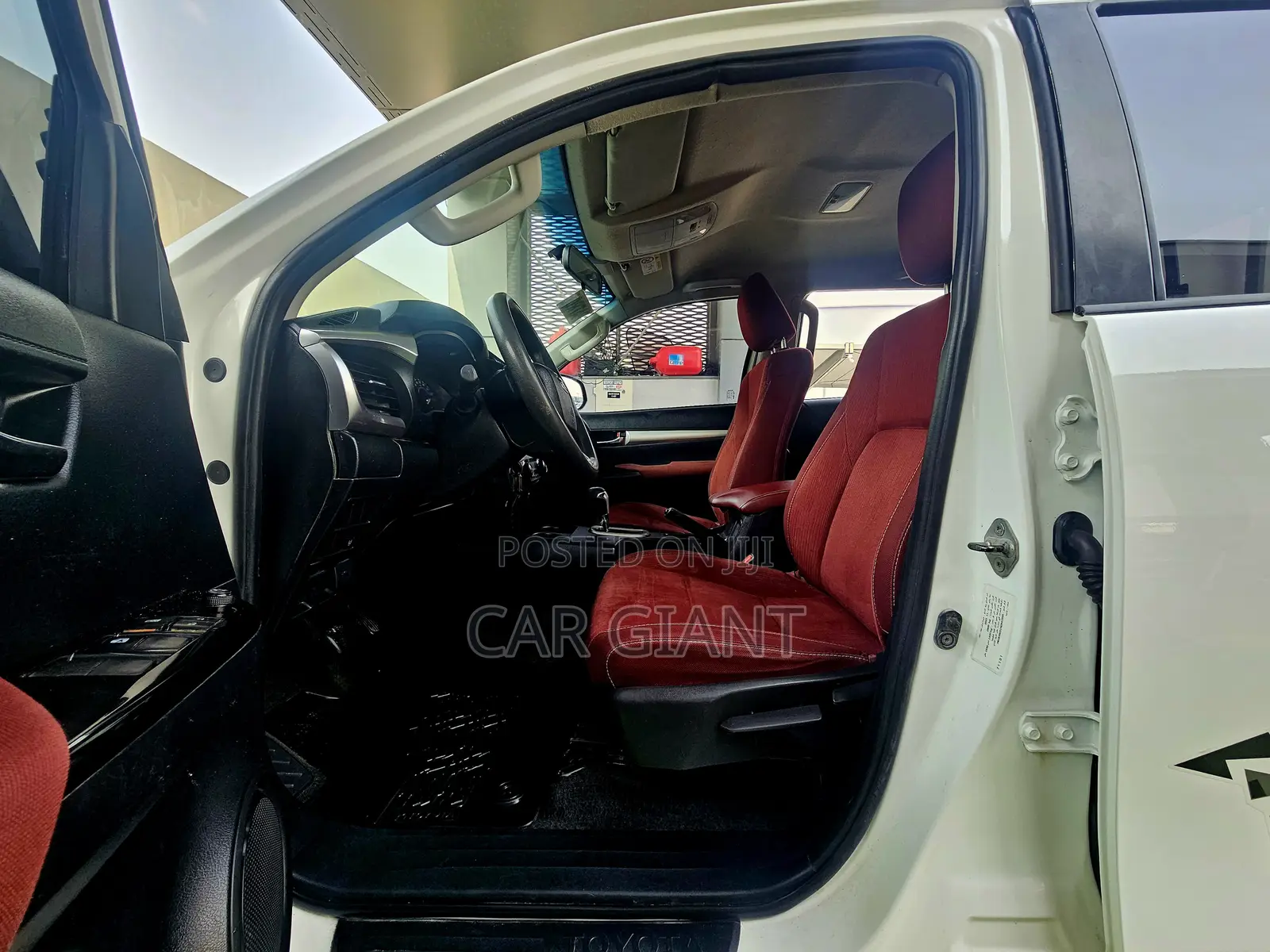 Toyota Hilux 2022 White