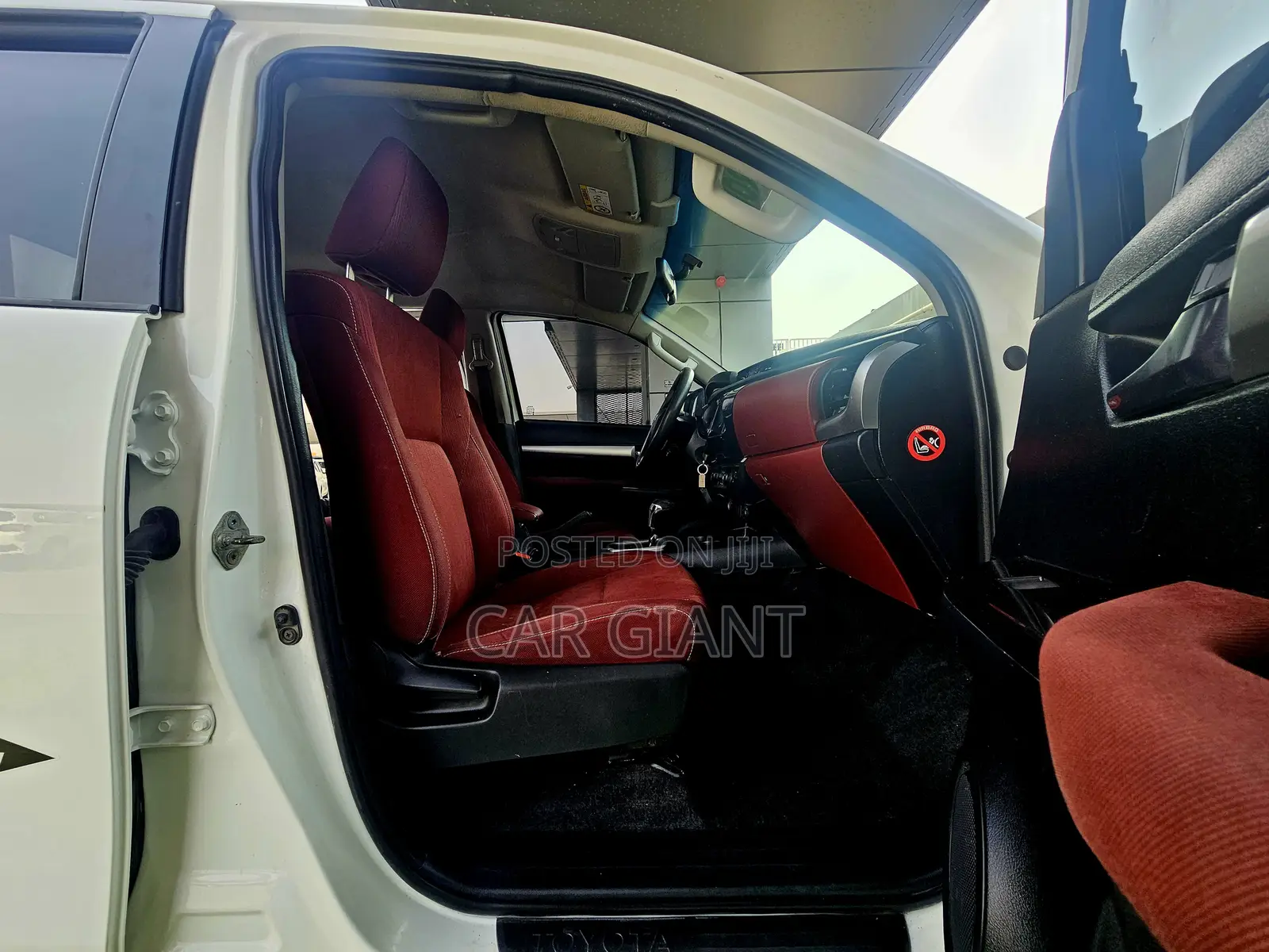 Toyota Hilux 2022 White