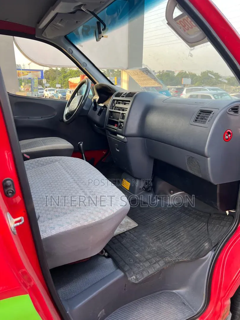 Toyota HiAce 2006 Red