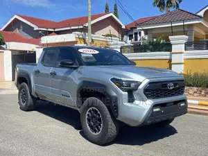 Toyota Tacoma SR5 XtraCab 6' Bed AT 2024 Silver