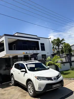 Toyota RAV4 XLE 4dr SUV (2.5L 4cyl 6A) 2014 White