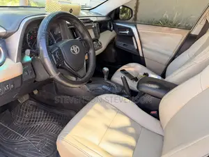 Toyota RAV4 XLE 4dr SUV (2.5L 4cyl 6A) 2014 White