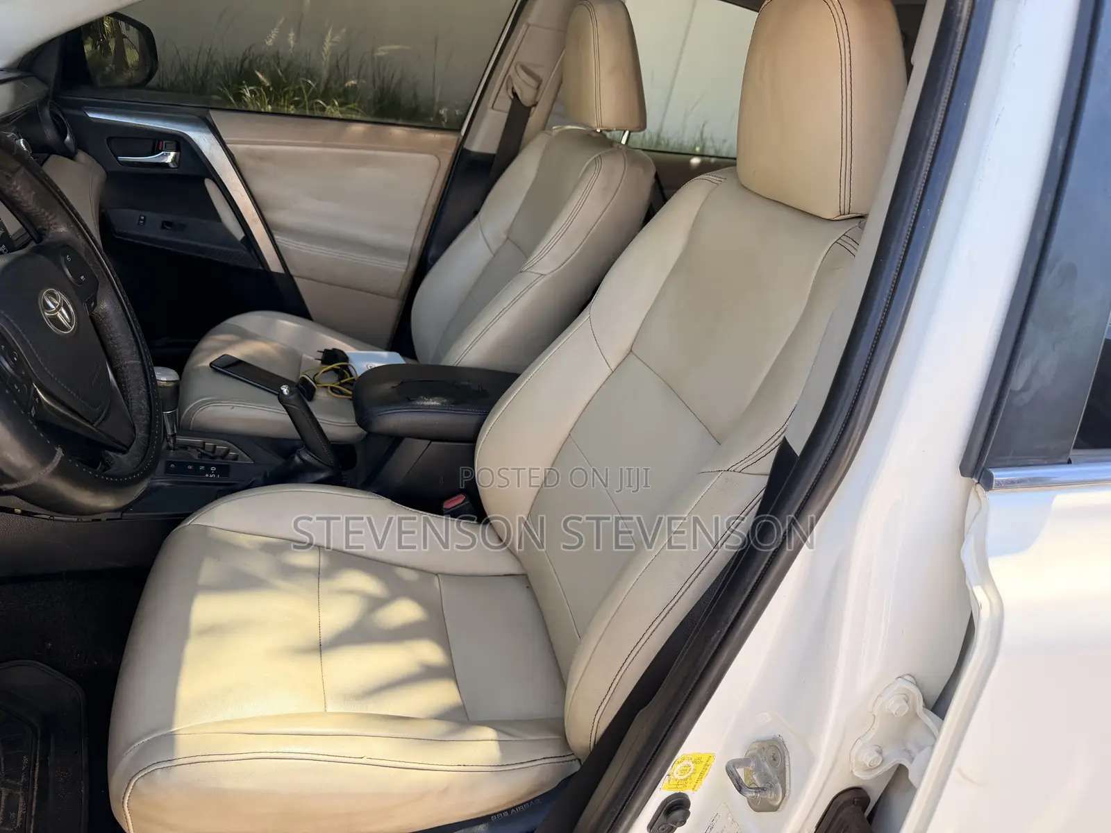 Toyota RAV4 XLE 4dr SUV (2.5L 4cyl 6A) 2014 White