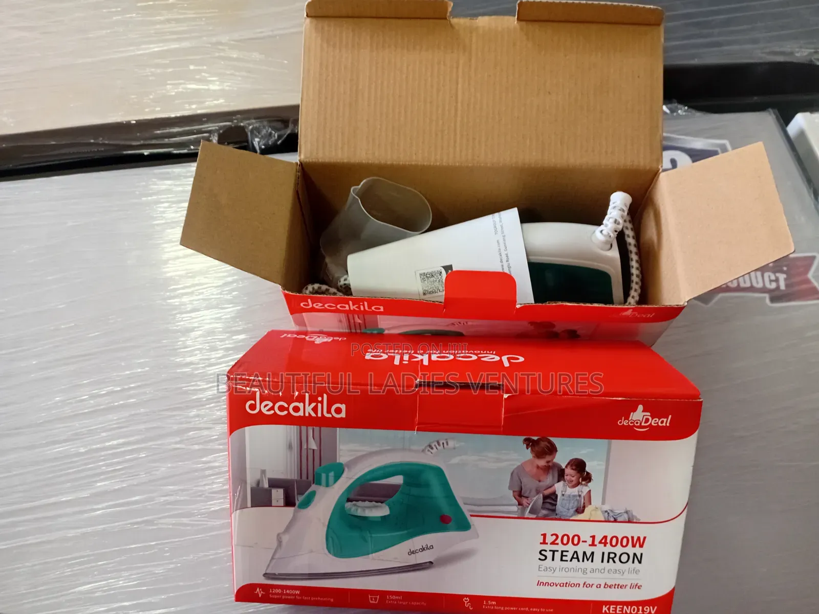 Lightweight Steam Iron for Everyday Use