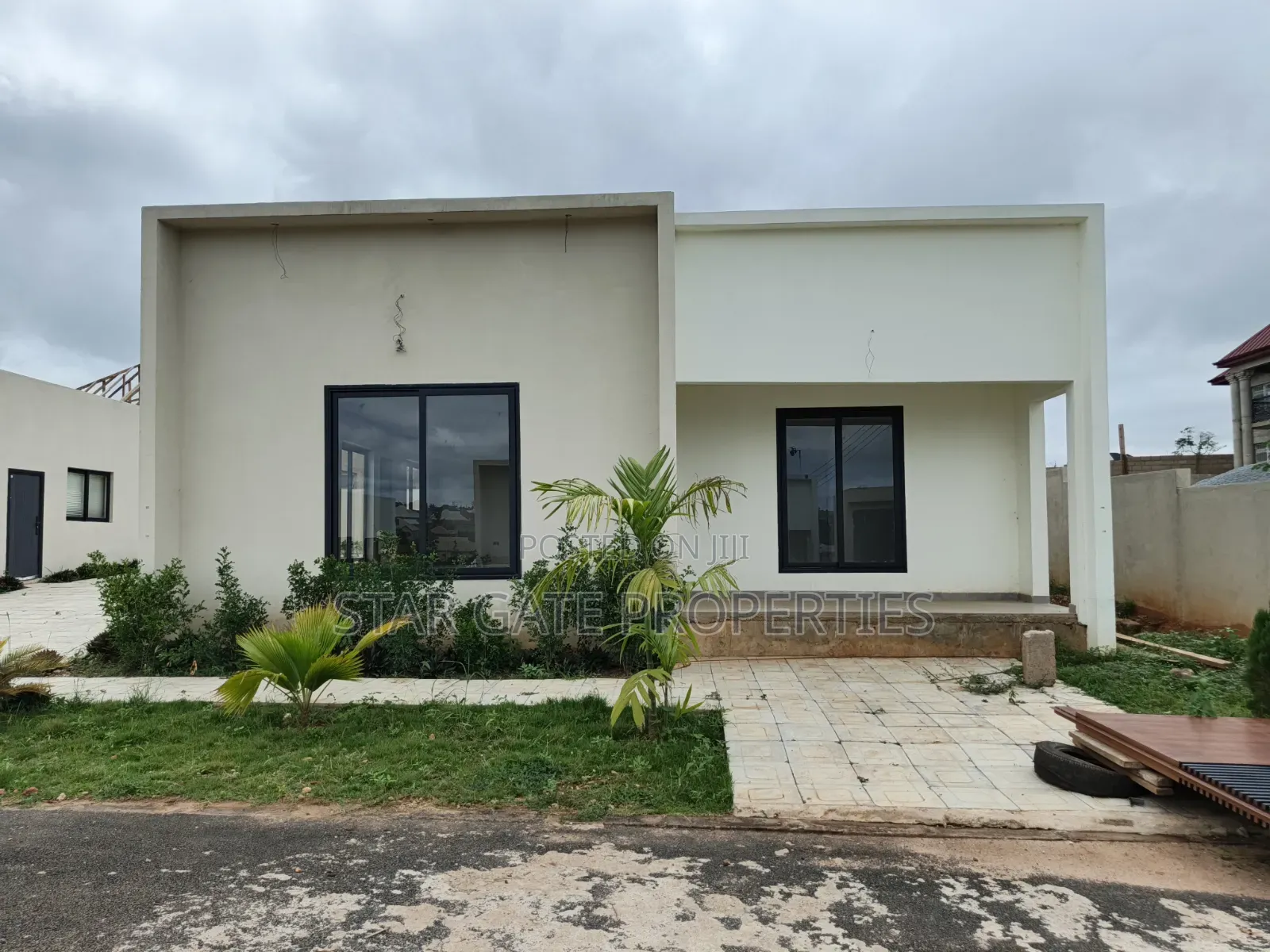 3bdrm House in Gated Estate Houses, Kumasi Metropolitan for sale