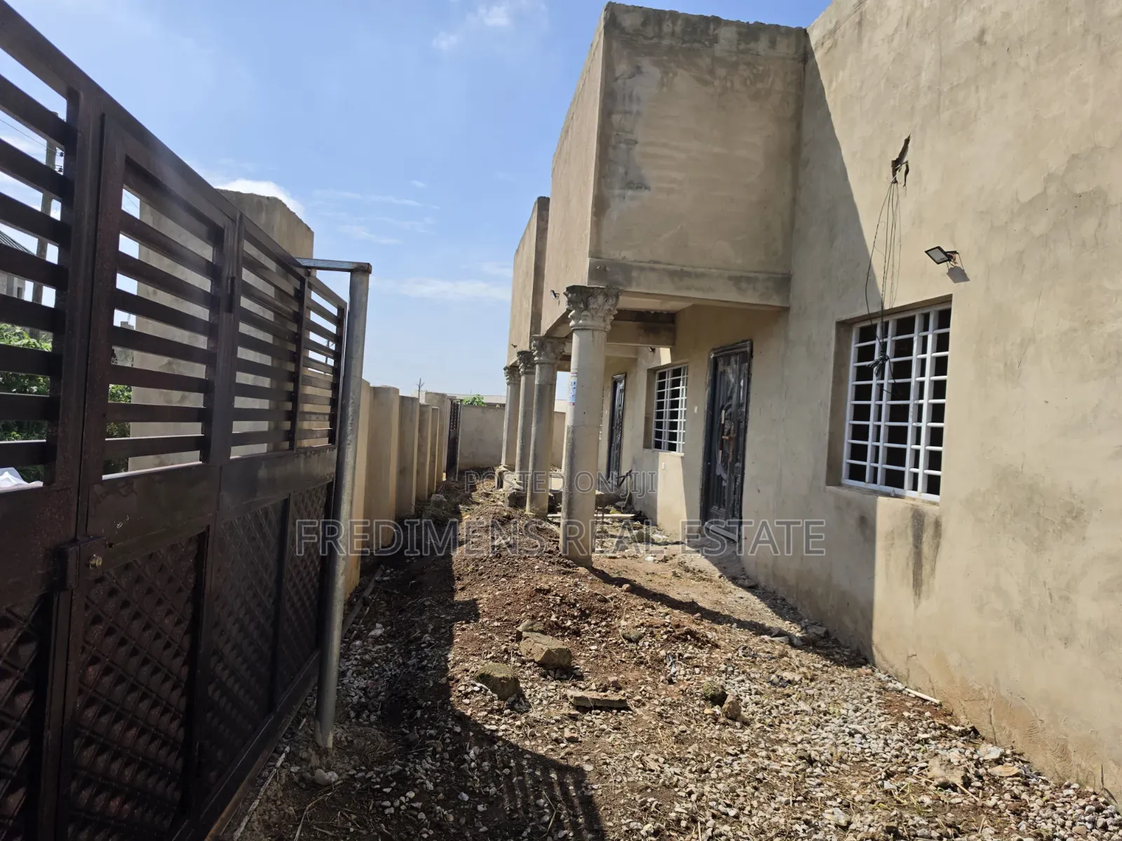 4bdrm Apartment in Fredimens Real, Afigya-Kwabre for sale