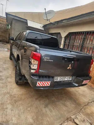 Mitsubishi L200 2023 Gray
