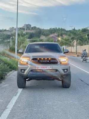 Toyota Tacoma 4dr Access Cab 4WD 6.1 ft. SB (2.7L 4cyl 4A) 2015 Gray
