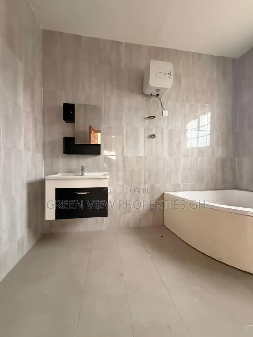 4bdrm Duplex in West Hills Mall Area for sale