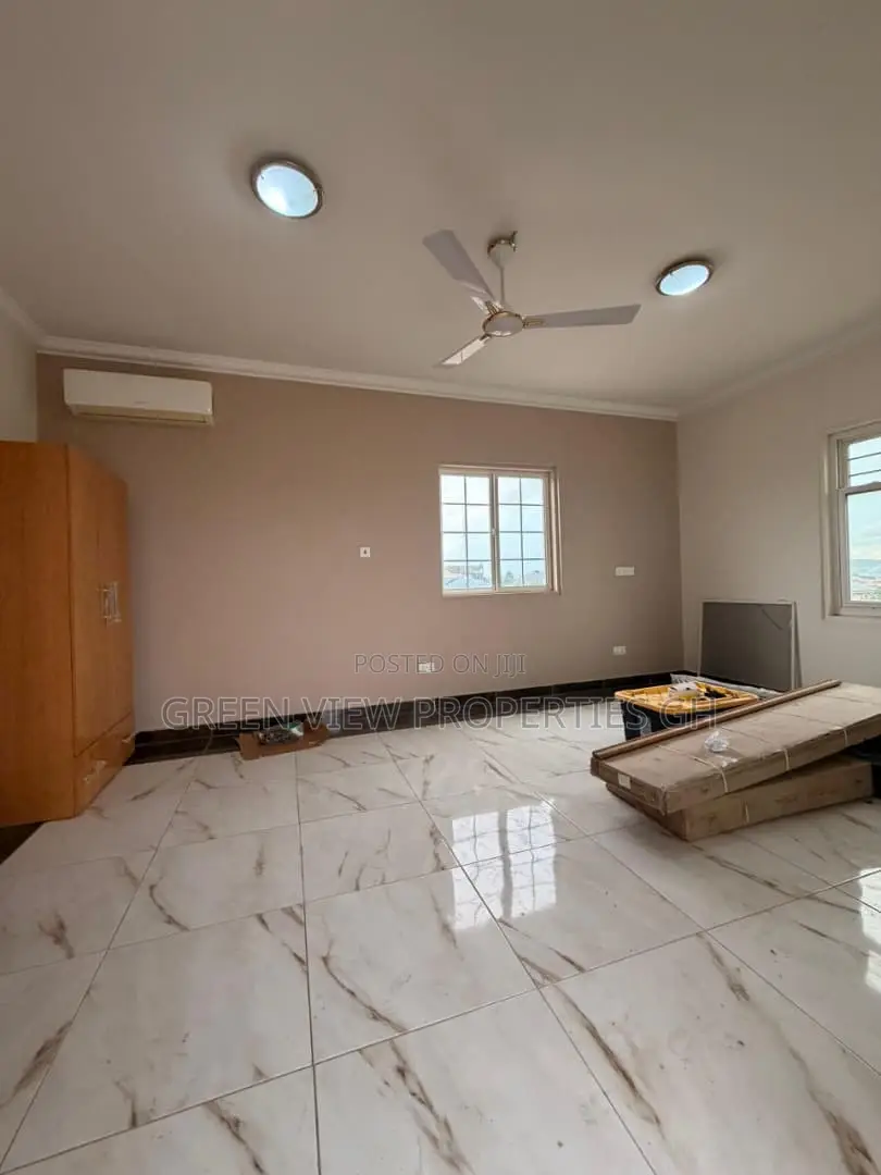 4bdrm Duplex in West Hills Mall Area for sale