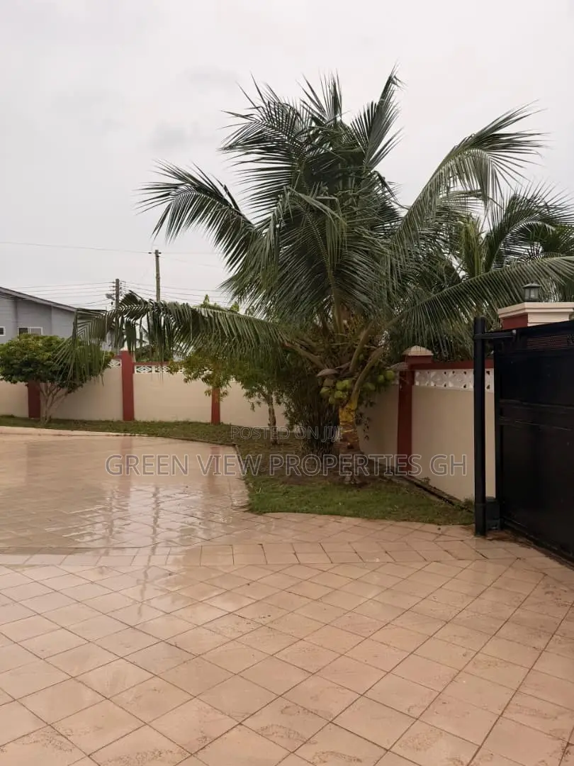 4bdrm Duplex in West Hills Mall Area for sale