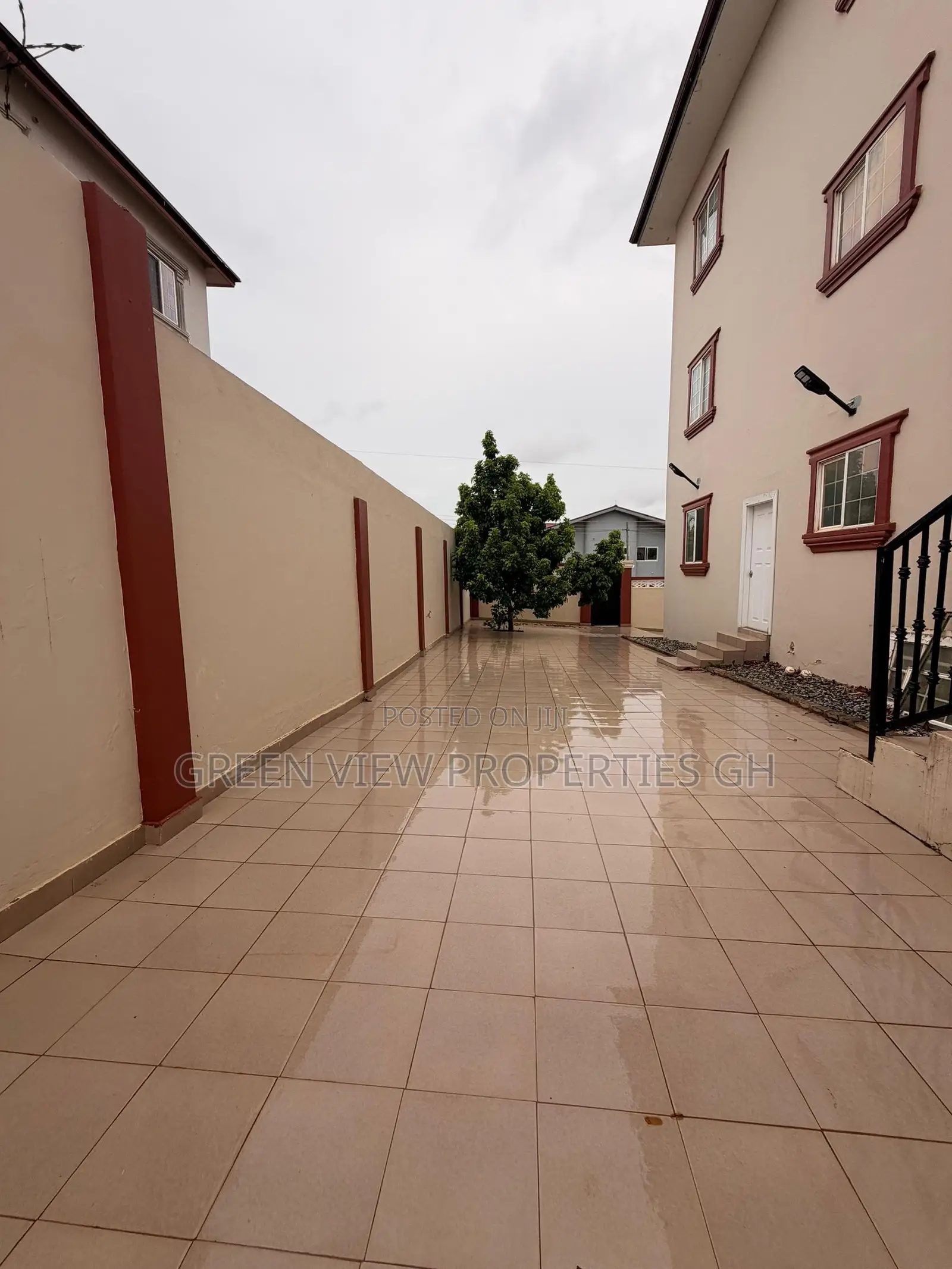 4bdrm Duplex in West Hills Mall Area for sale